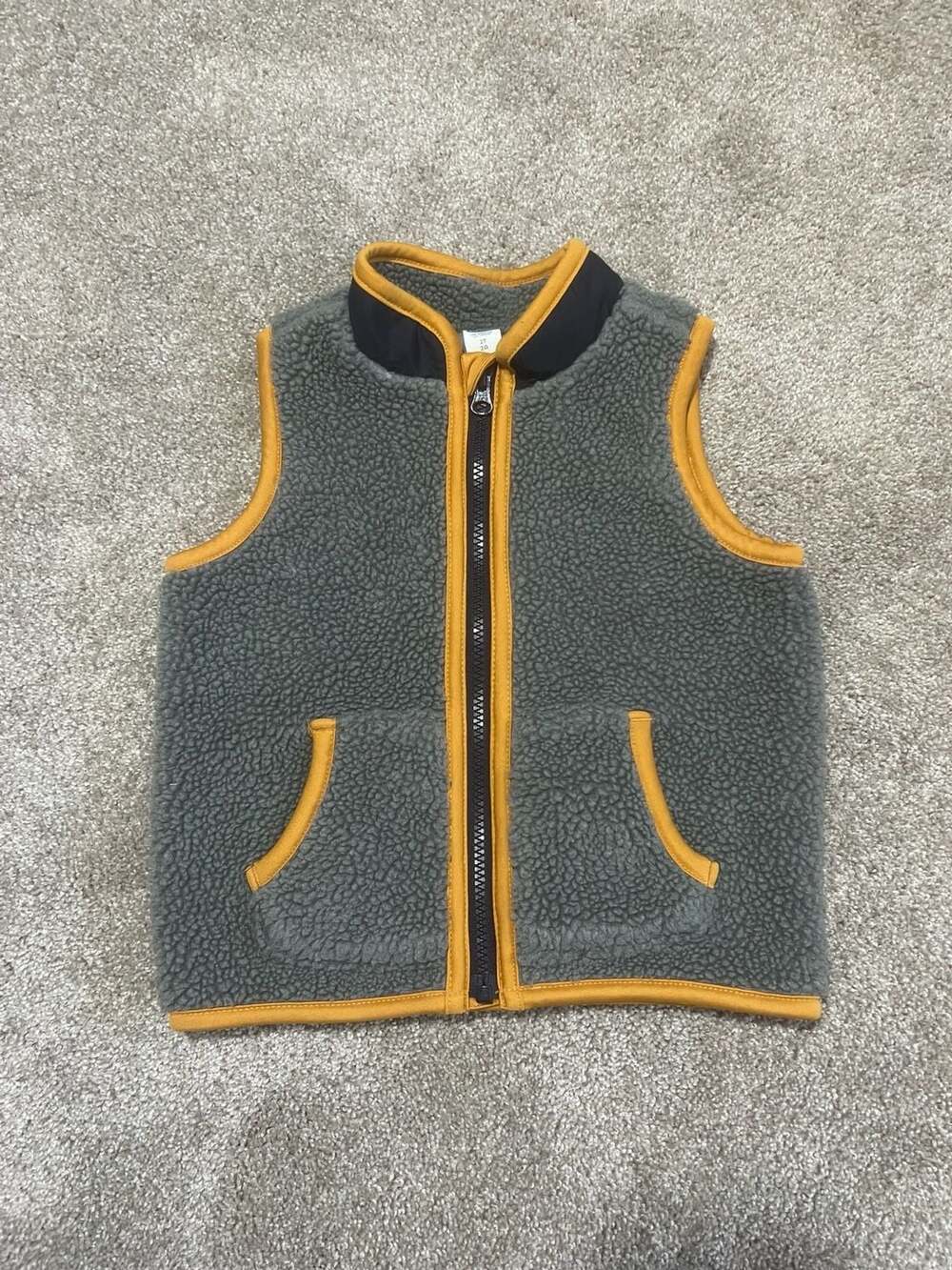 Old Navy Sherpa Fleece Vest Size 2T Gray Yellow Full Zip